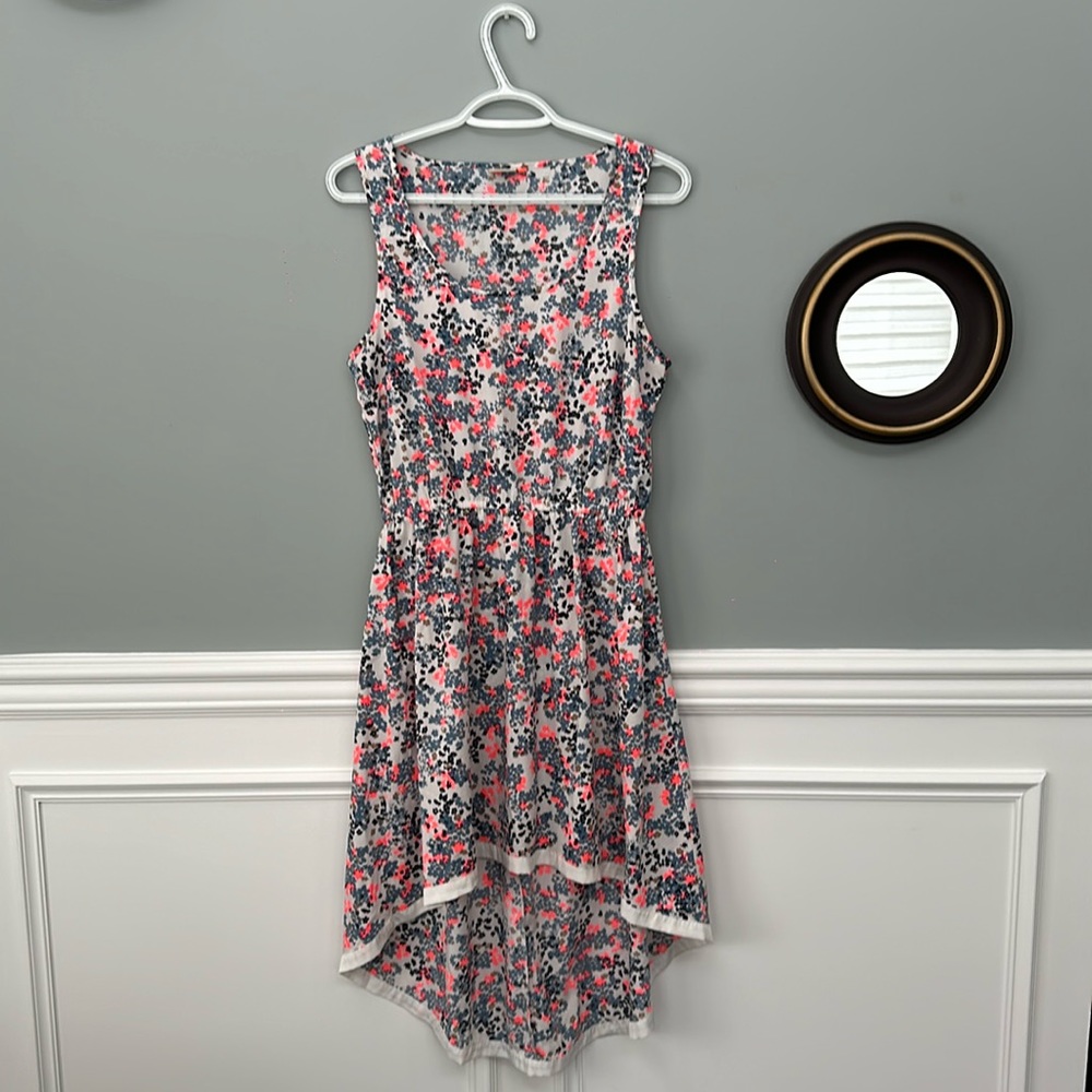Asymmetrical sleeveless floral dress!